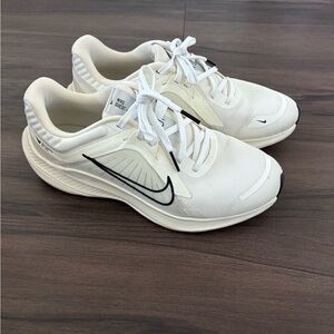 Nike Quest Cream and Black Athletic Running Sneakers